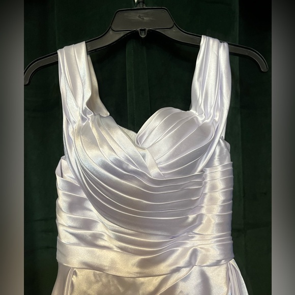 NWT SAMPLE Elegant Off-Shoulder White Satin Dress - Picture 4 of 10